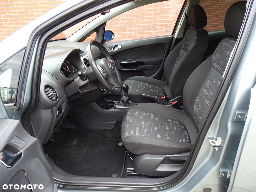 Opel Corsa 1.4 16V Cosmo - 7