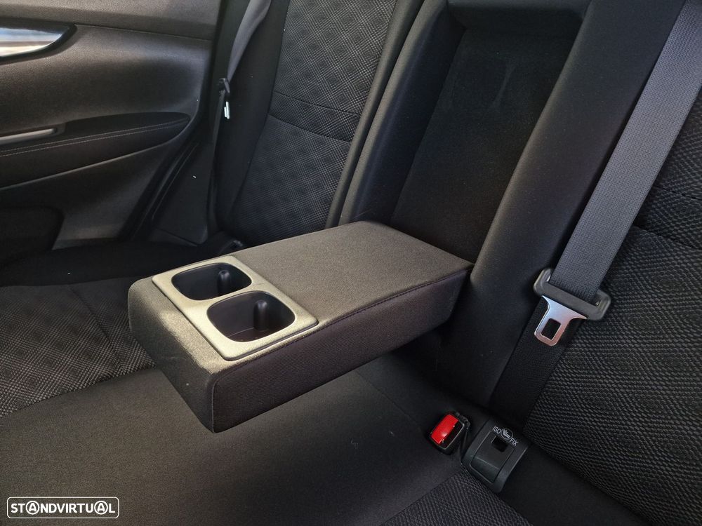 Nissan Qashqai 1.5 dCi N-Connecta - 16