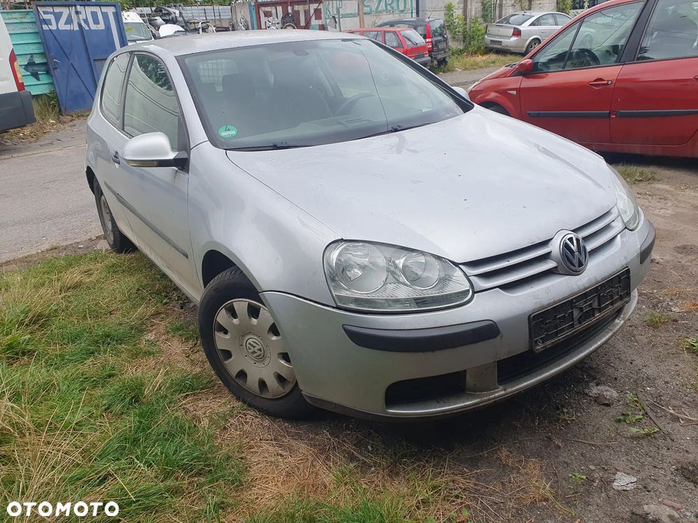 GOLF 5 na części 1.4 66 kW kolor LA7W  lampa zderzak maska błotnik prawy lewy tył przód drzwi klapa zegary skrzynia biegów pompa - 4