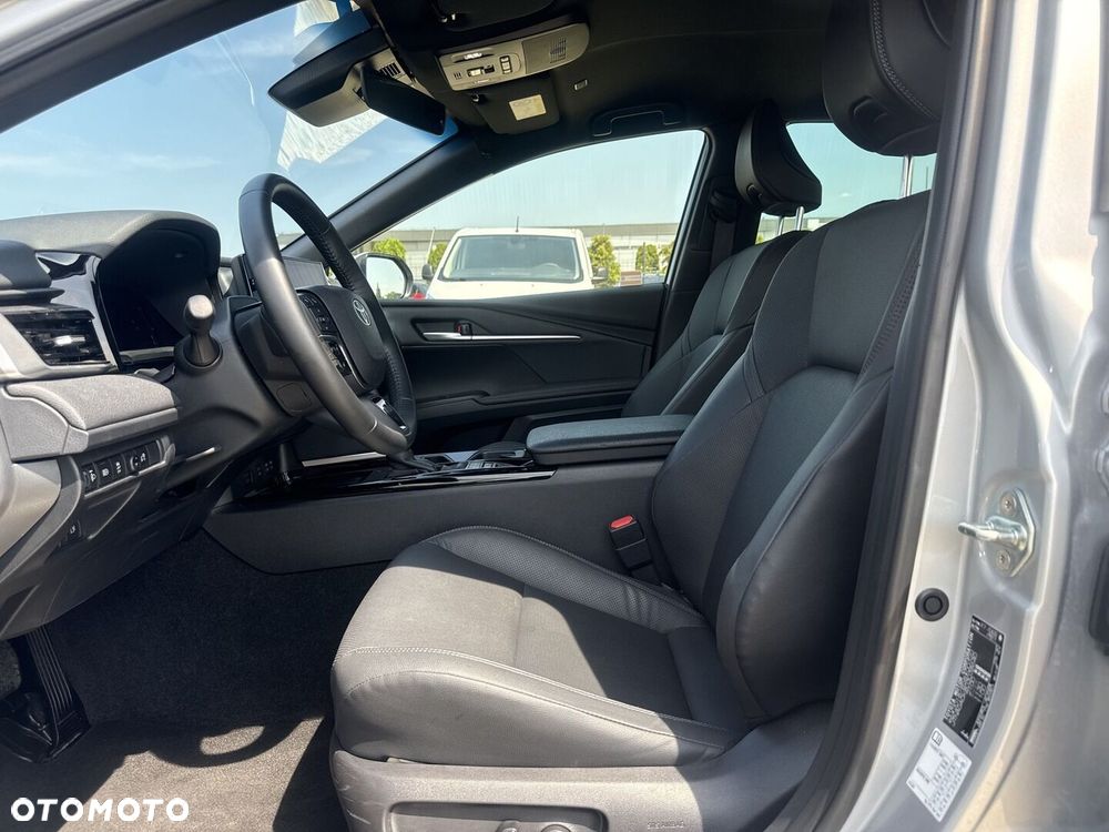Toyota Camry - 17