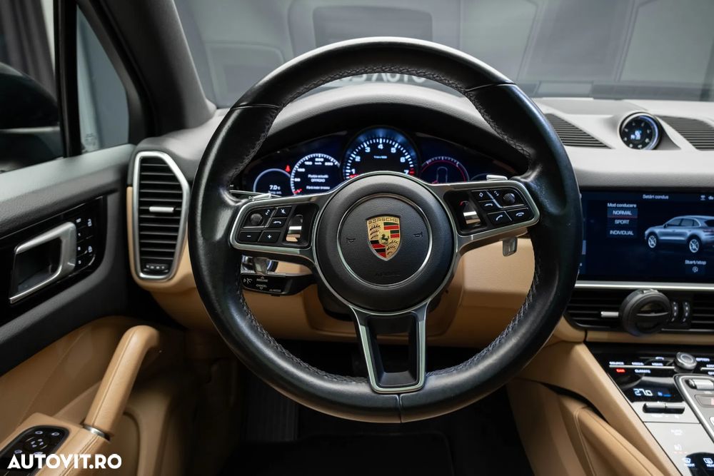 Porsche Cayenne - 21