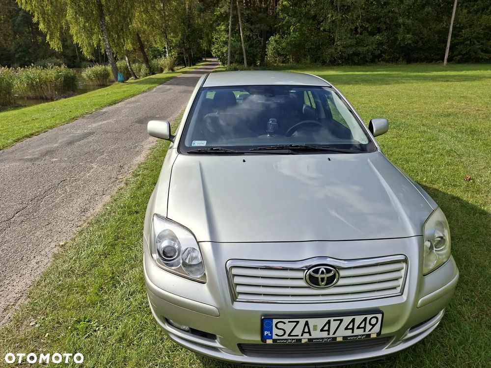 Toyota Avensis 1.8 VVT-i Sol - 2