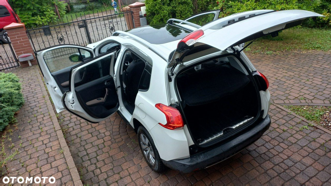 Peugeot 2008 1.6 e-HDi Allure S&S - 30
