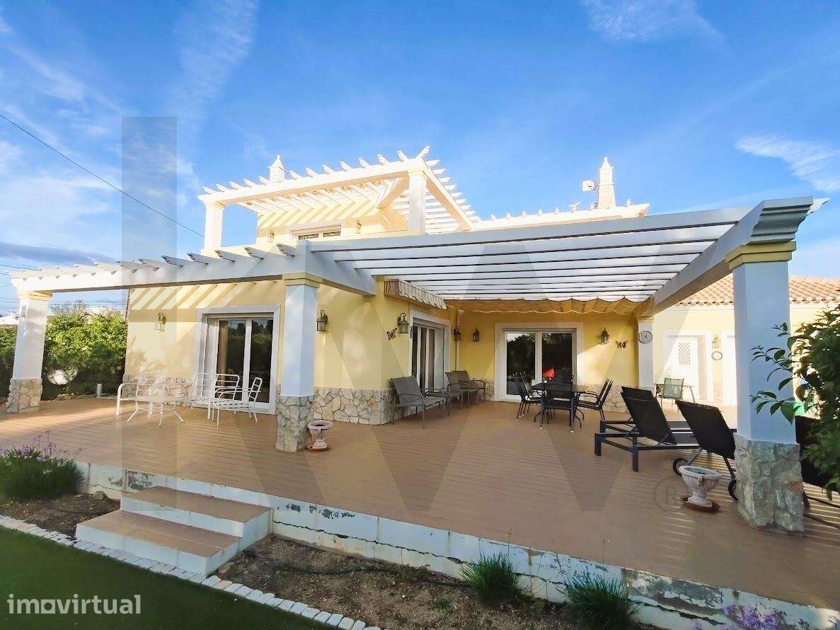 T4 de Prestígio em Cacela: Villa de Luxo com Piscina e Proximidade - Grande imagem: 4/50