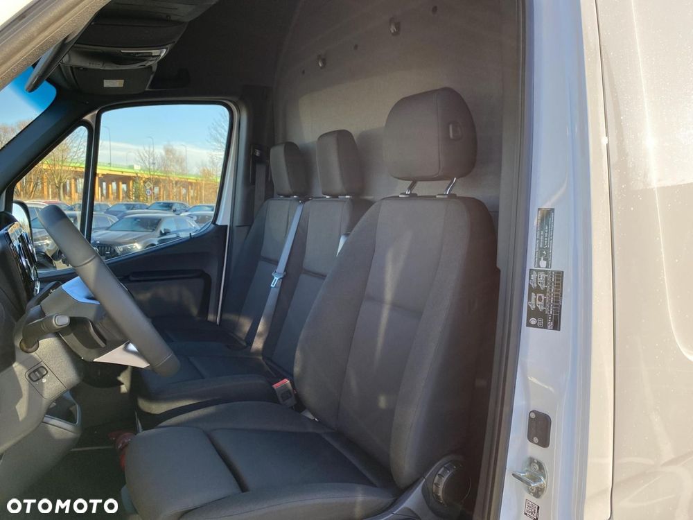 Mercedes-Benz eSprinter - 11