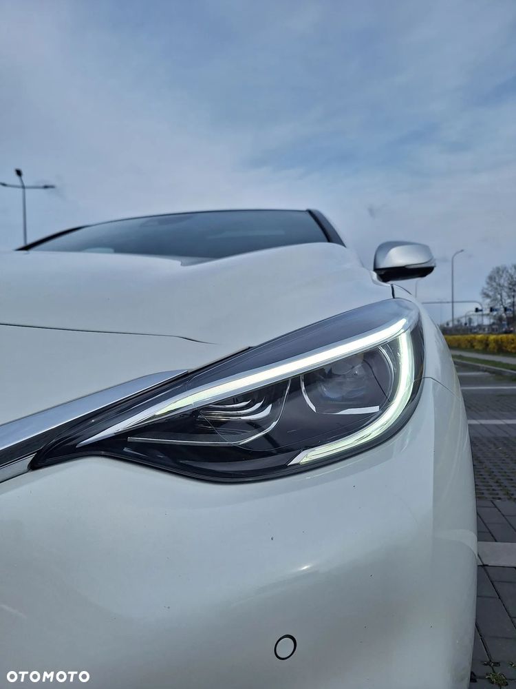 Infiniti Q30 1.6t Premium 7DCT - 12