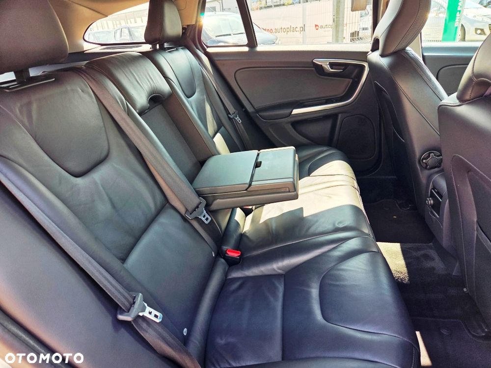 Volvo V60 D2 Momentum - 28