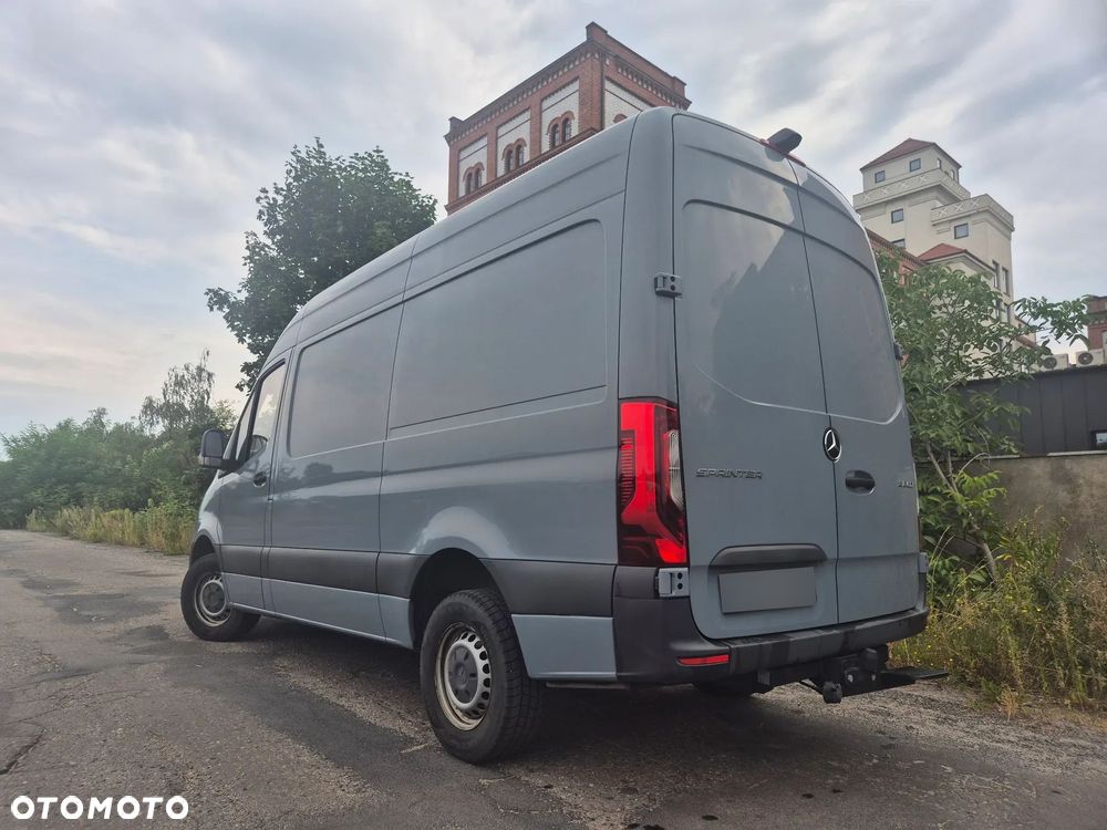 Mercedes-Benz Sprinter - 2