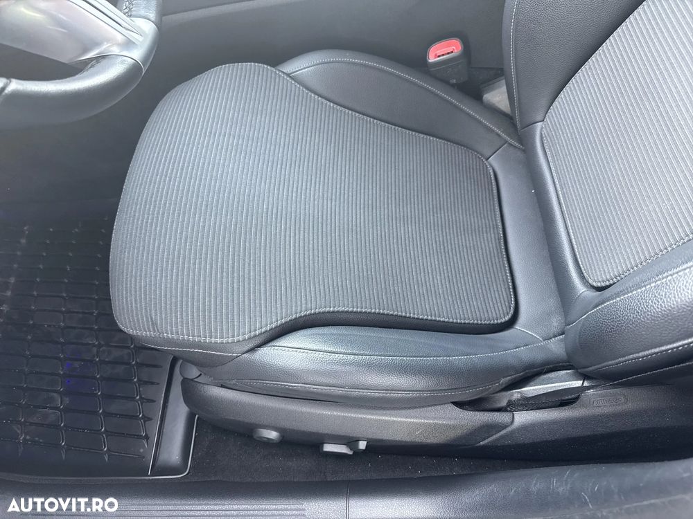 Mercedes-Benz C - 12