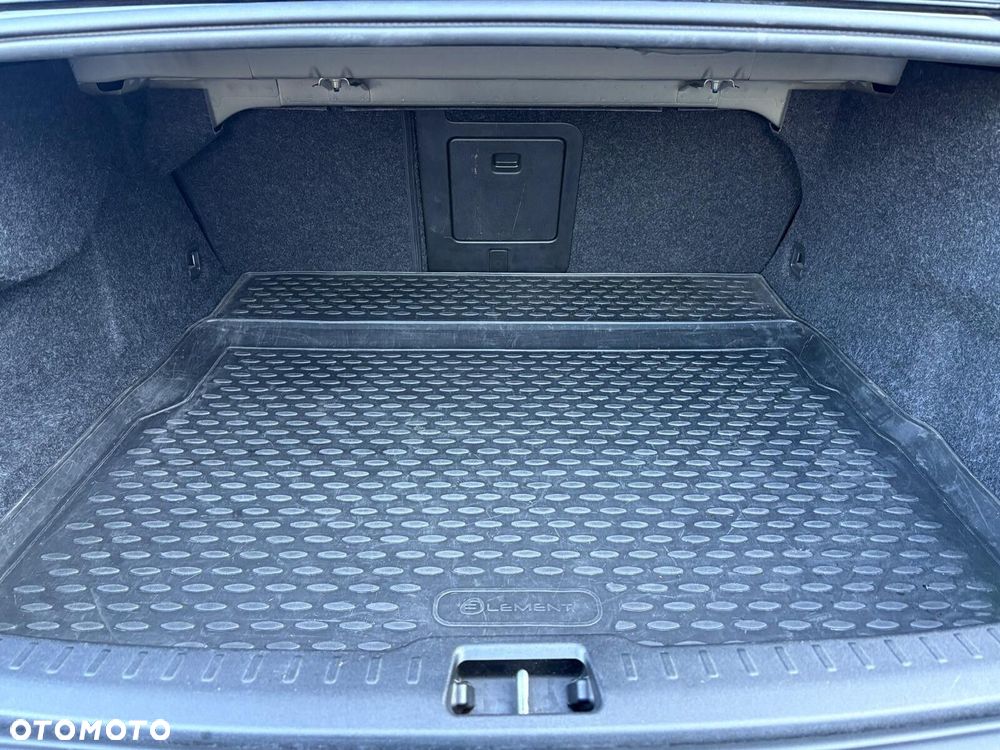 Volvo S60 B5 B AWD R-Design - 28