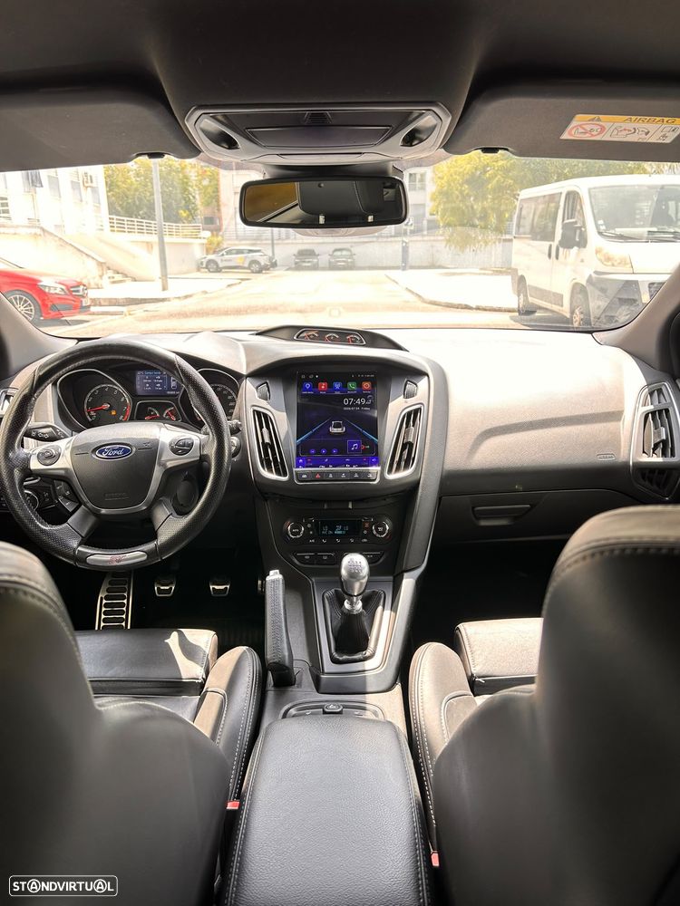 Ford Focus Turnier 2.0 EcoBoost ST c/ Pack Pele Desportiva - 8