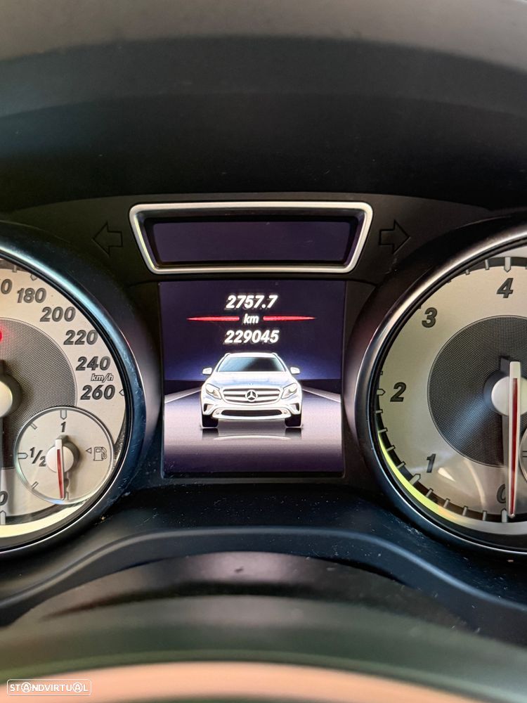 Mercedes-Benz GLA 180 (CDI) d 7G-DCT Urban - 17