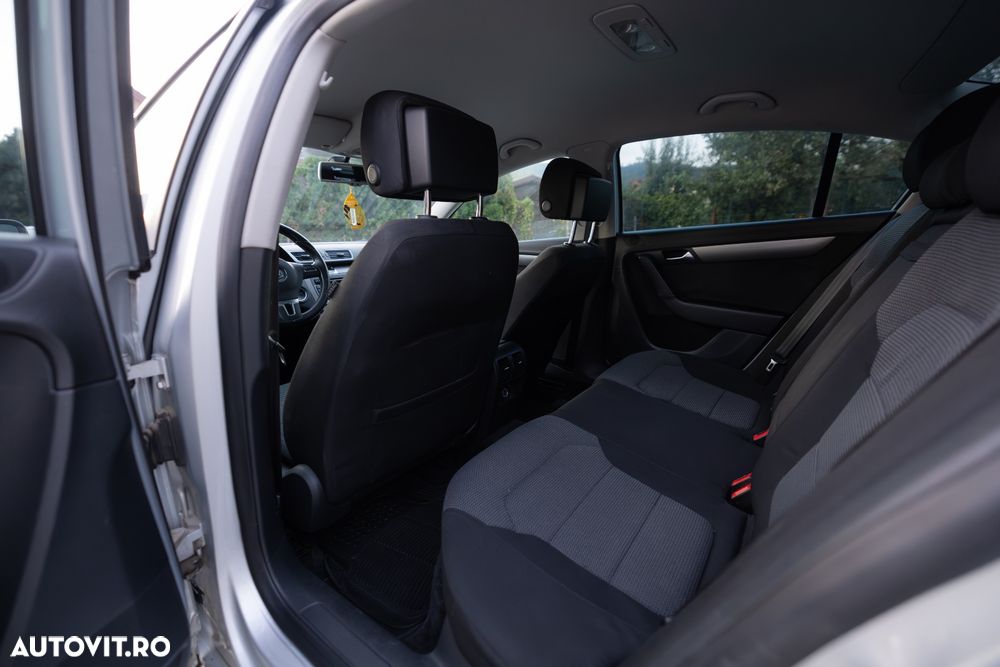 Volkswagen Passat 1.6 TDI DPF BlueMotion Technology Comfortline - 23