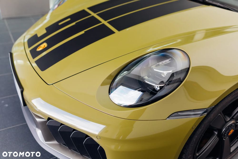 Porsche 911 Carrera T-Hybrid Spirit 70 - 16