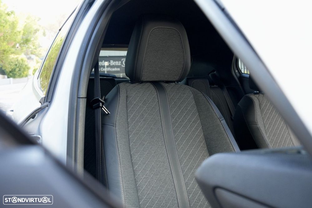 Peugeot 2008 1.2 PureTech Allure Pack EAT8 - 26