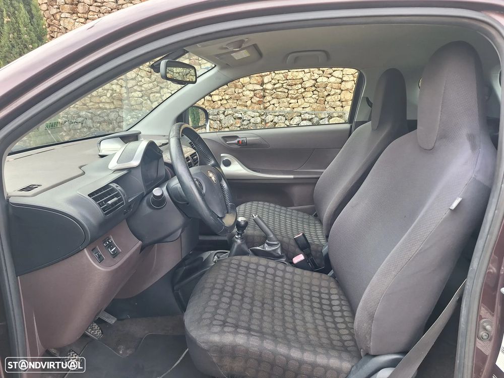 Toyota iQ 1.0 VVT-i 2 - 12