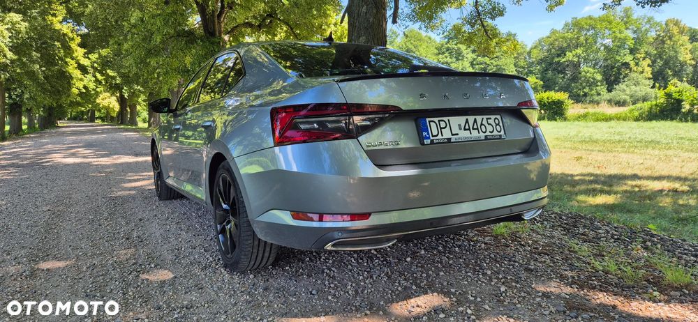 Skoda Superb 2.0 TDI Sportline DSG - 32