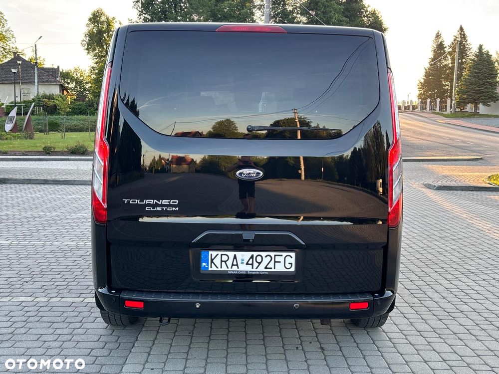 Ford Tourneo Custom 2.0 EcoBlue L2 Titanium - 11