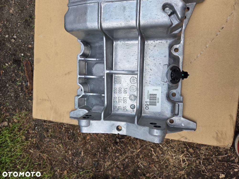 Miska olejowa Opel Zafira B 2.2 M75 110 kW 150 PS 55557091 - 5