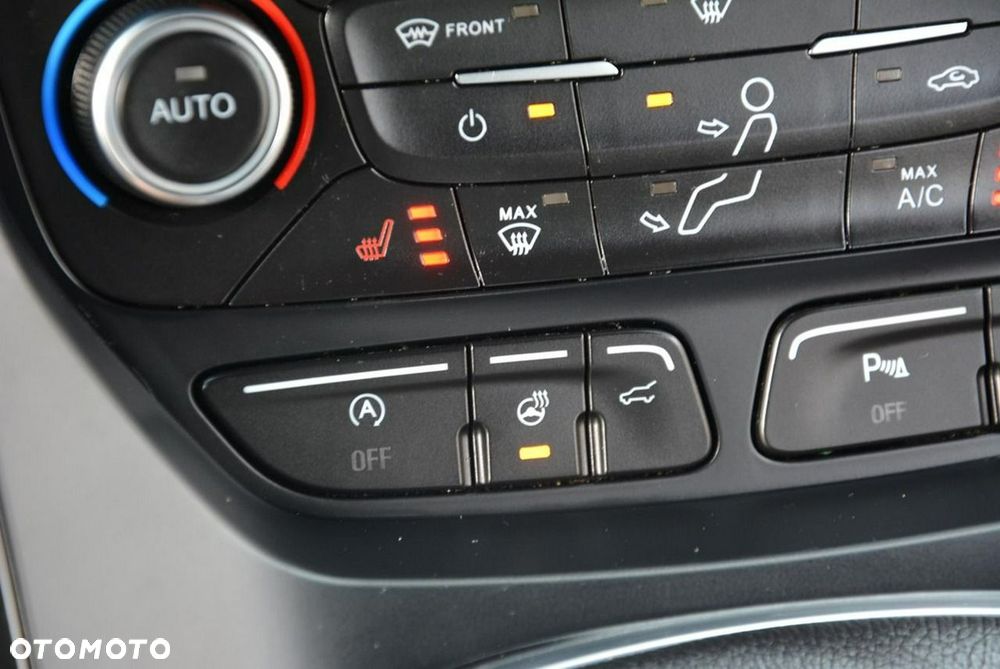 Ford Kuga 1.5 EcoBoost 2x4 ST-Line - 28