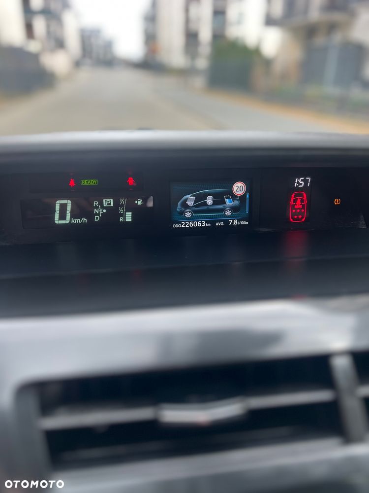 Toyota Prius+ (Hybrid) Comfort - 17