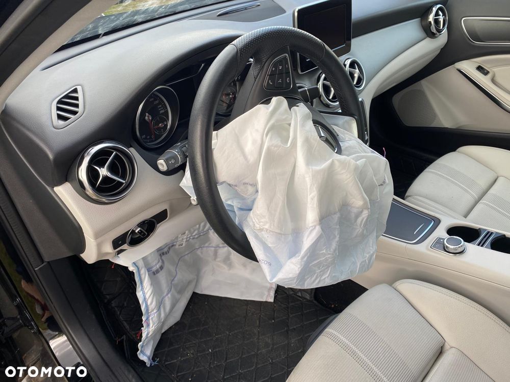 Mercedes-Benz GLA 250 4Matic 7G-DCT AMG Line - 8