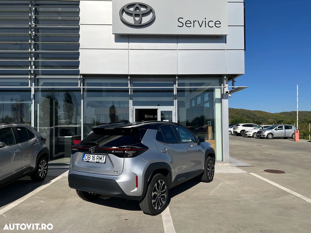 Toyota Yaris Cross 1.5 VVT-i HSD 4x4 Dynamic - 4