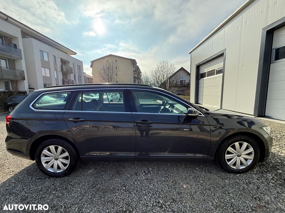 Volkswagen Passat 2.0 TDI SCR Comfortline - 12