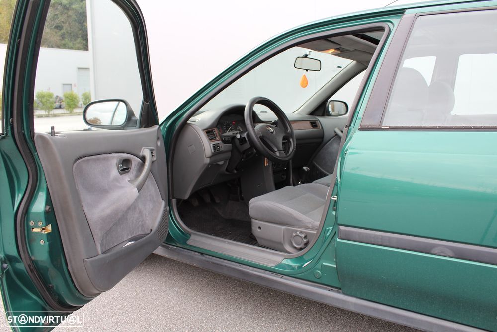 Honda Civic 1.4i - 12