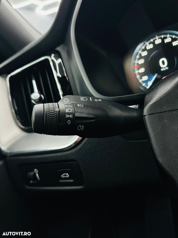 Volvo XC 60 D3 R-Design - 29