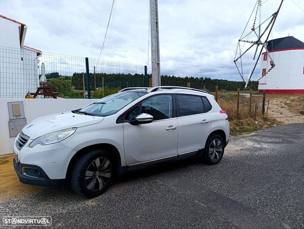 Peugeot 2008 1.2 PureTech Allure - 6