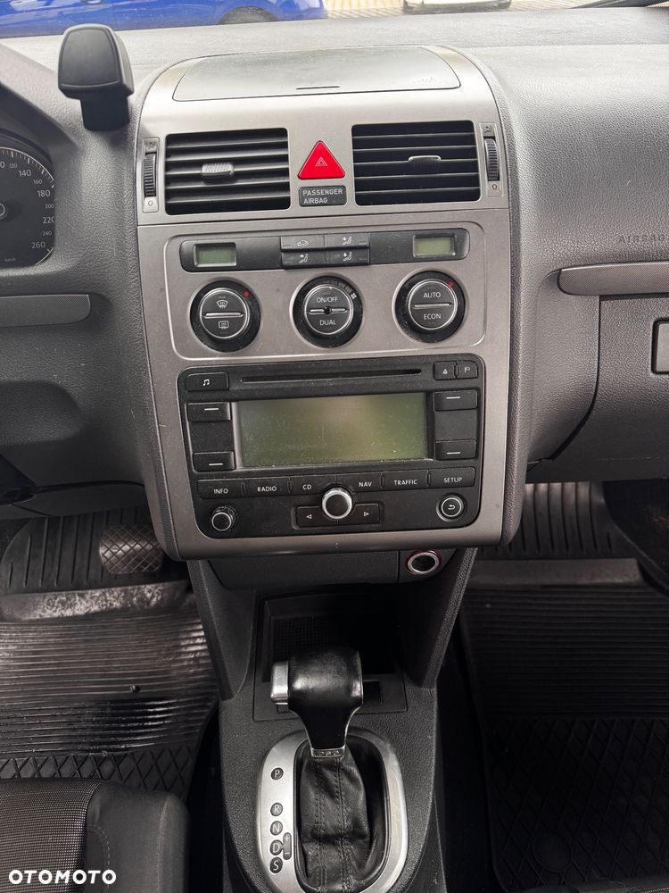Volkswagen Touran 1.9 TDI DPF Trendline DSG - 23