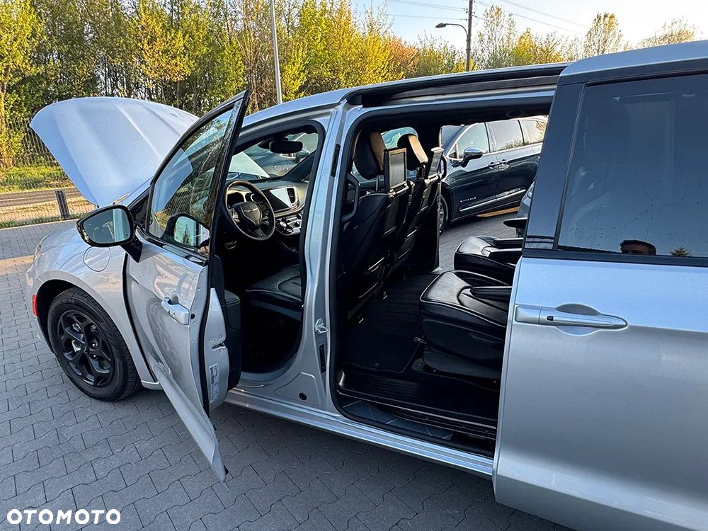 Chrysler Pacifica - 4