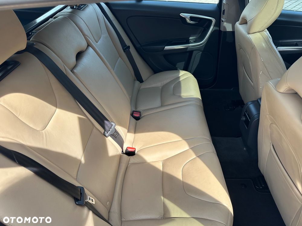 Volvo V60 D4 Momentum - 19