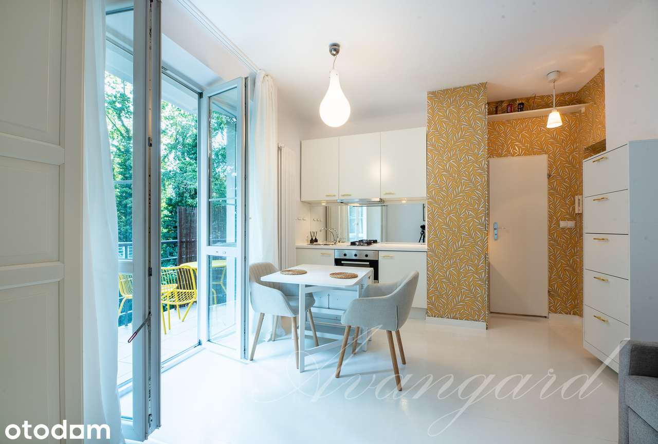 Przy Pl. Grunwaldzkim, urocze studio z balkonem.