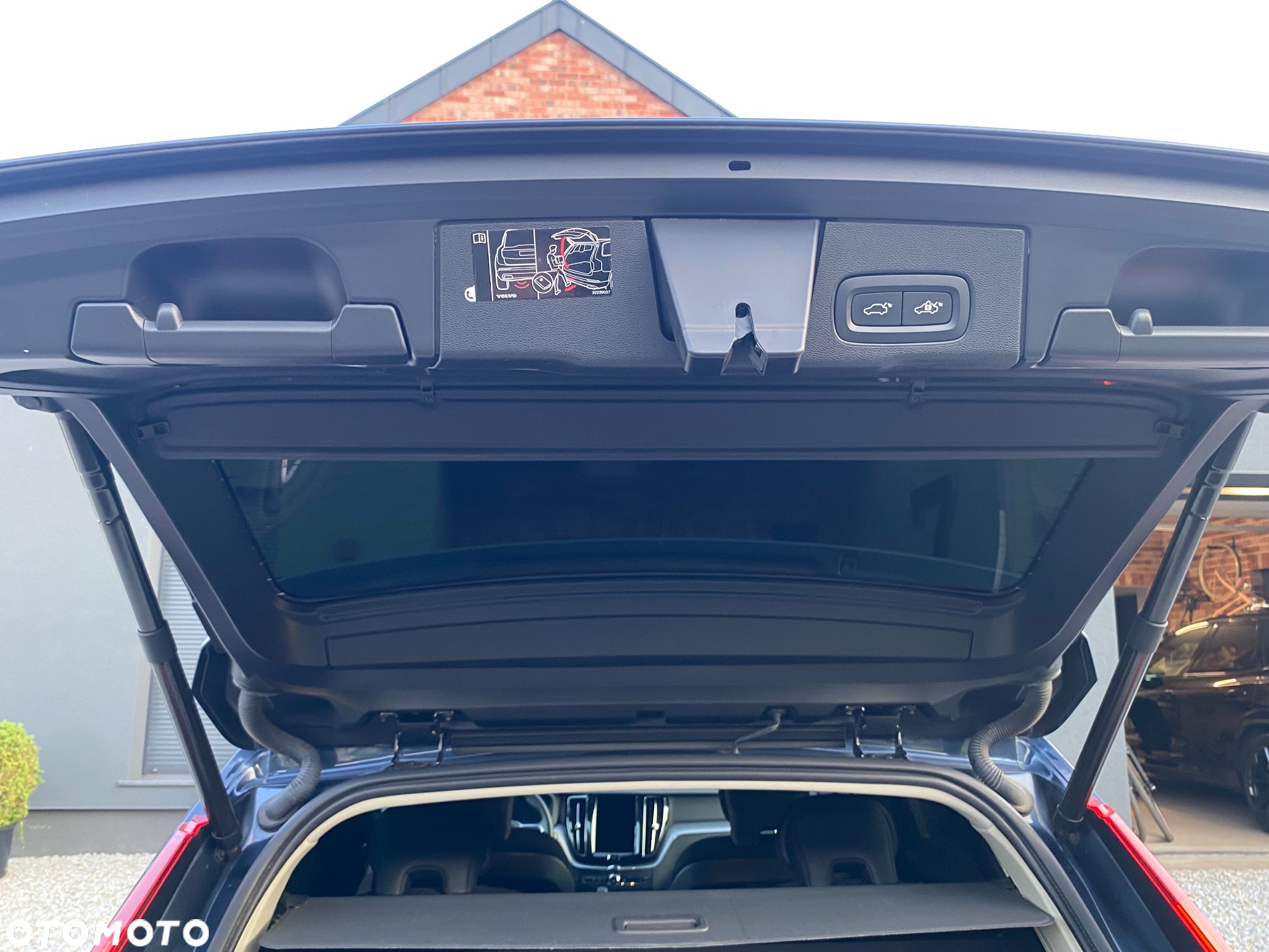 Volvo XC 60 B4 B Momentum - 9