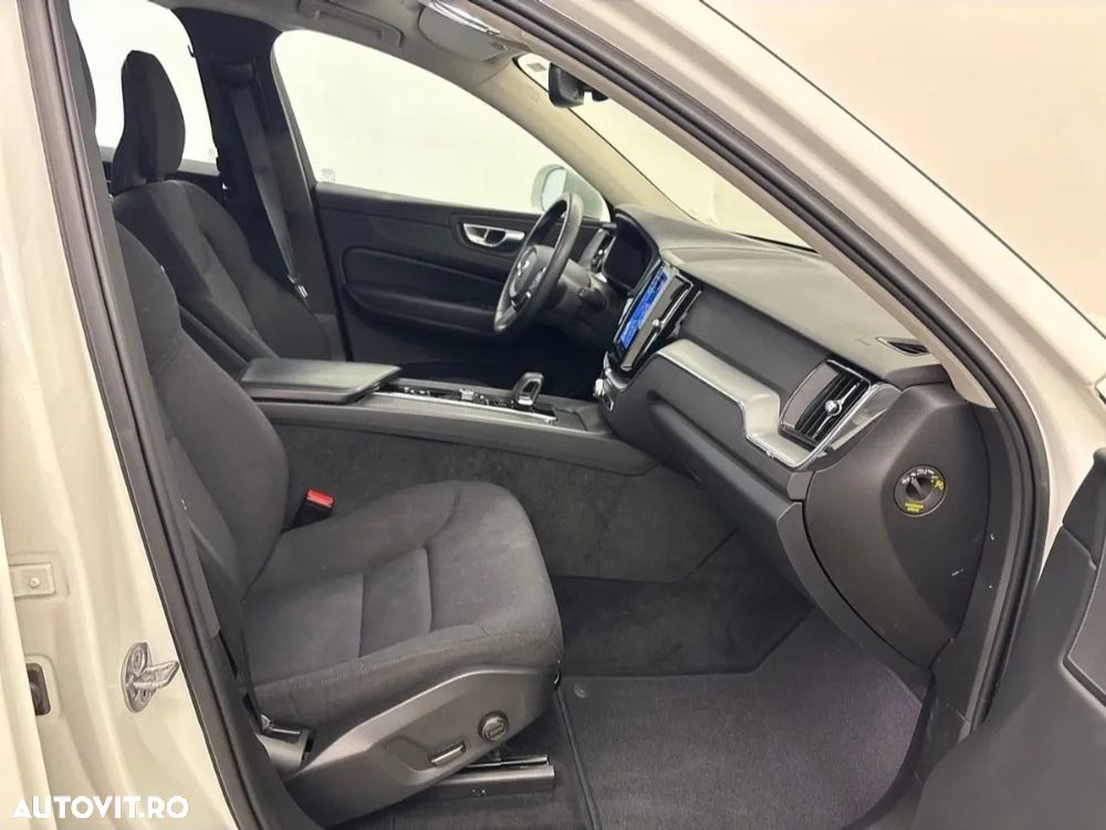 Volvo XC 60 B4 D Geartronic Momentum Pro - 4