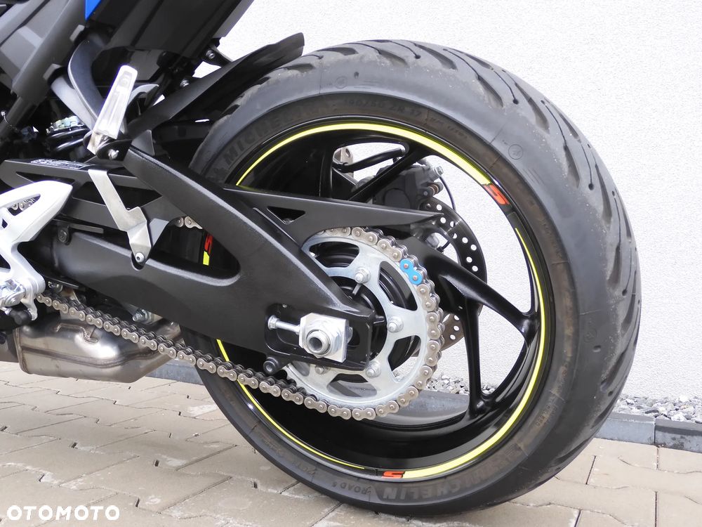 Suzuki GSX - 33