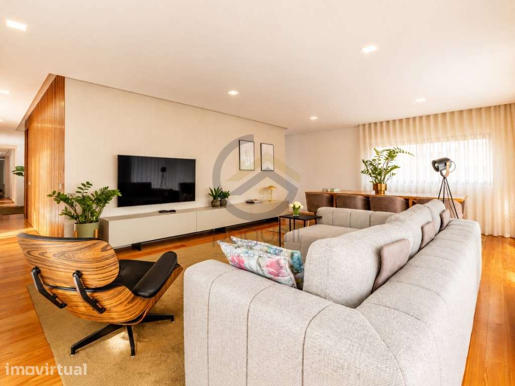Moradia Contemporânea | 1.470 m² | A 1 Minuto da A4 - Grande imagem: 2/60