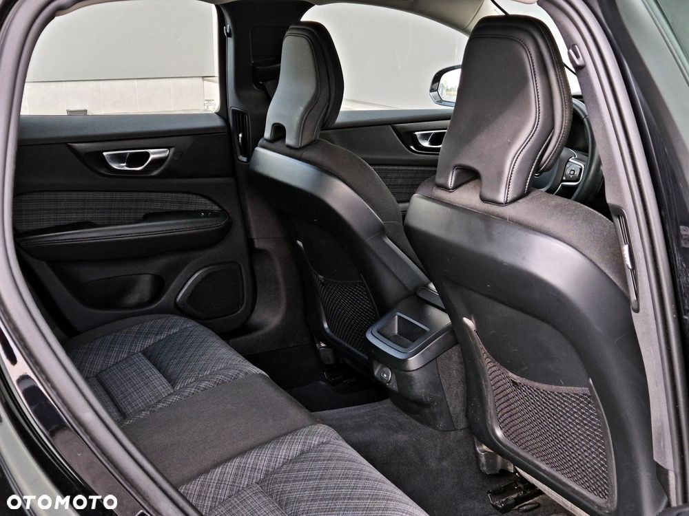 Volvo V60 B3 B Momentum Pro - 23