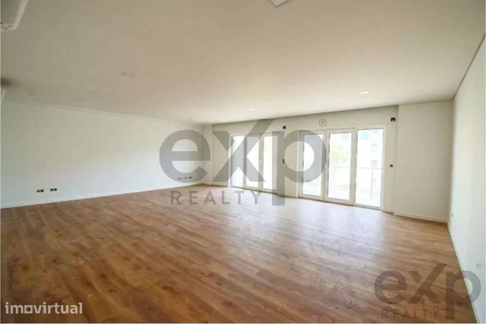 T2 com dois terraços com 48 m² e 10 m², lavandaria, CE: A+, a apenas 9 - Grande imagem: 2/18