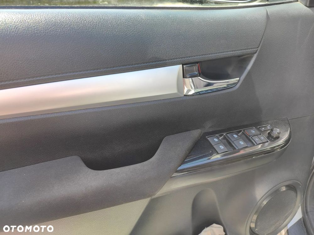 Toyota Hilux 2.8 D-4D Double Cab SR5 4x4 - 9