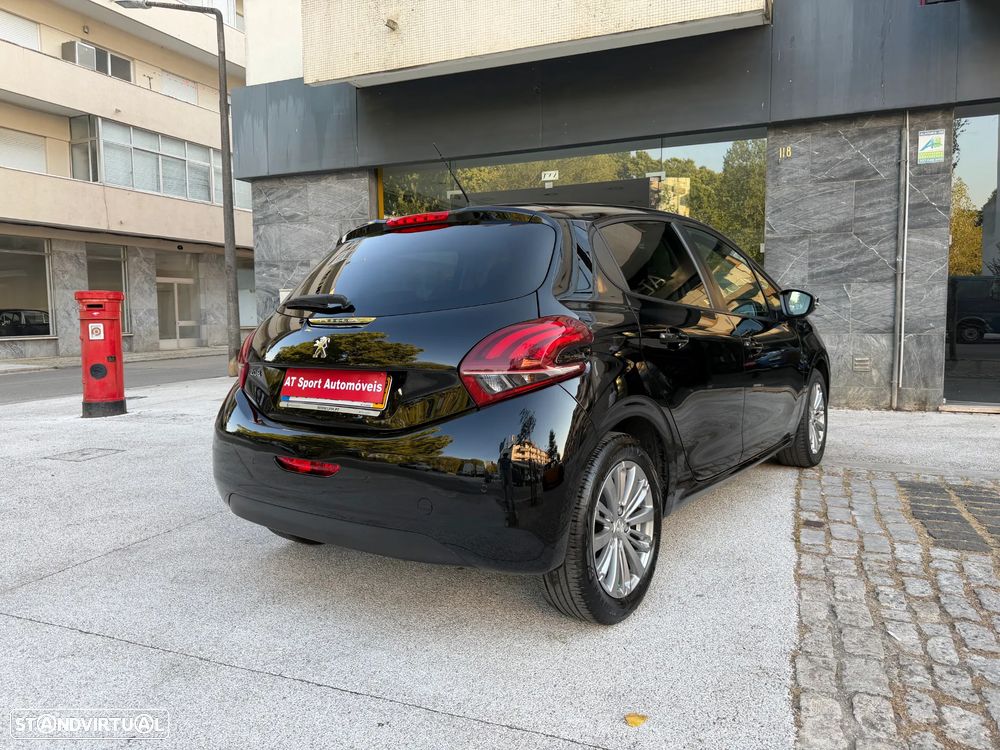Peugeot 208 1.2 PureTech Signature - 12