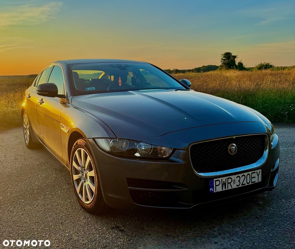 Jaguar XE 2.0 D Prestige - 3