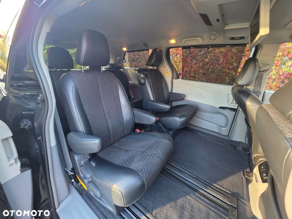 Toyota Sienna - 16