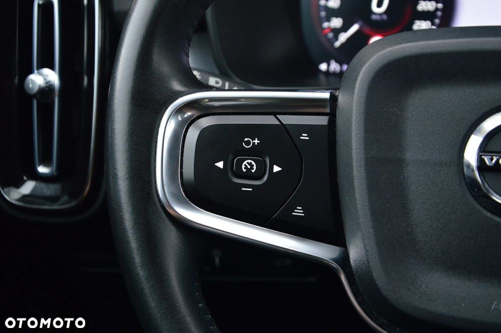 Volvo XC 40 T4 AWD Momentum Pro - 22