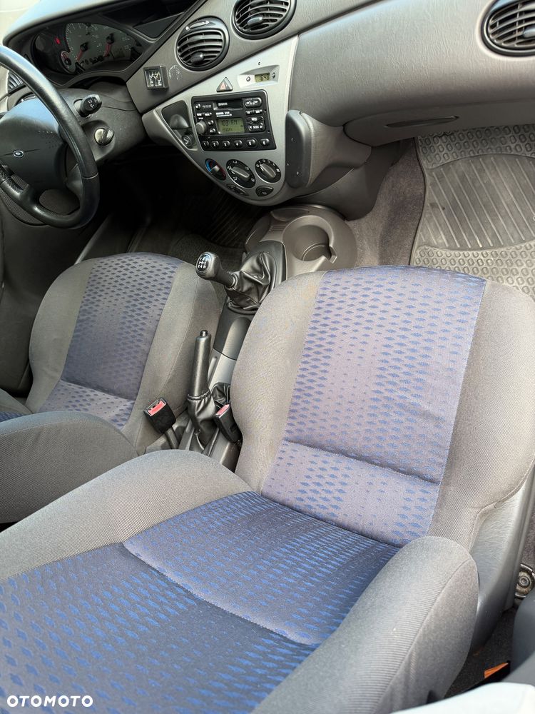 Ford Focus 1.8 Futura - 8