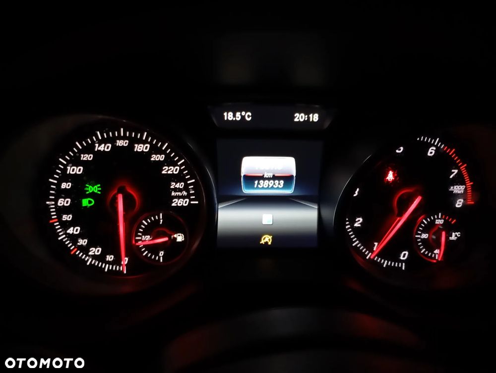 Mercedes-Benz GLA - 16
