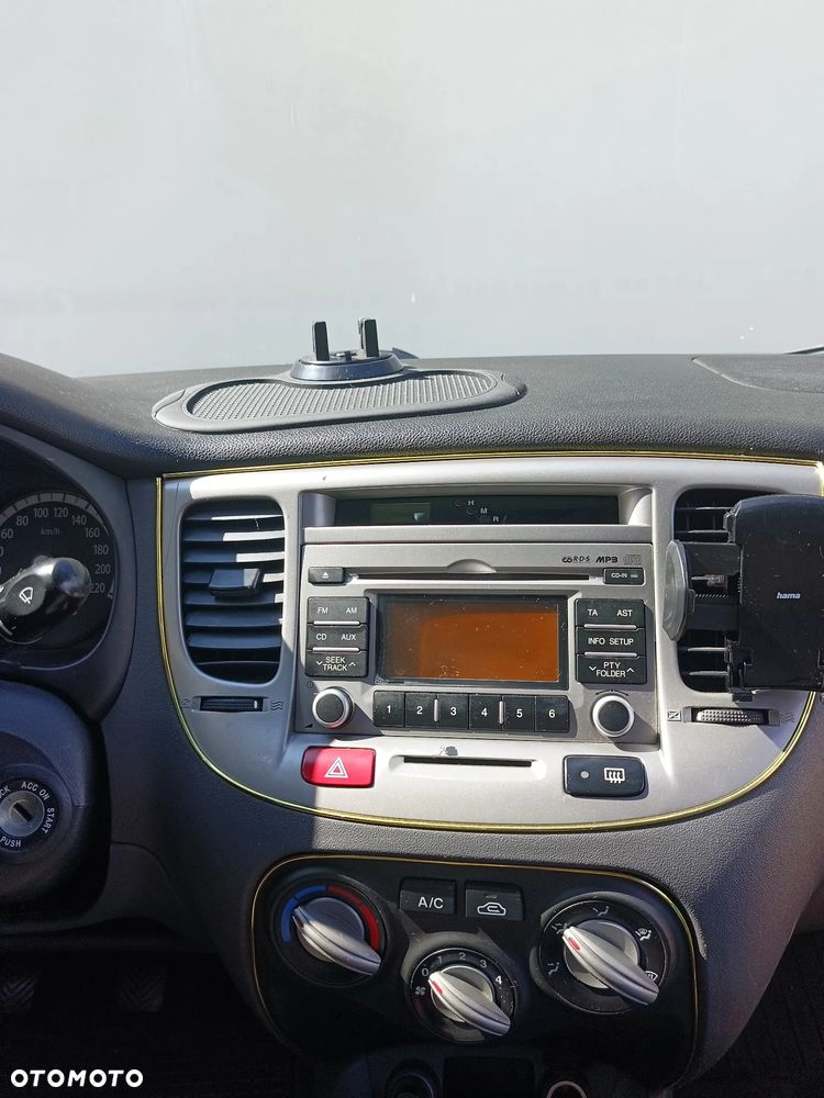 Kia Rio 1.4 Comfort - 11