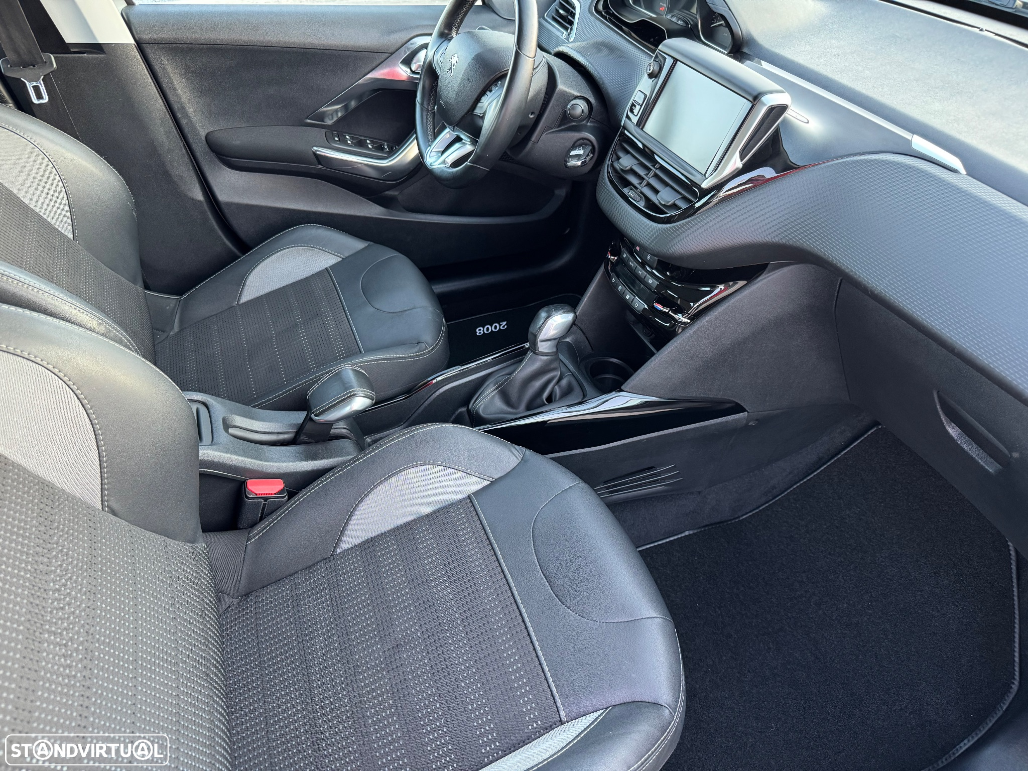 Peugeot 2008 1.2 PureTech Allure - 8